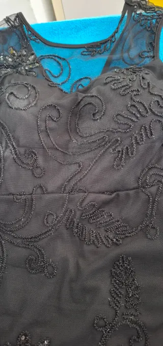 Vestido negro fiesta lentejuelas, forrado.