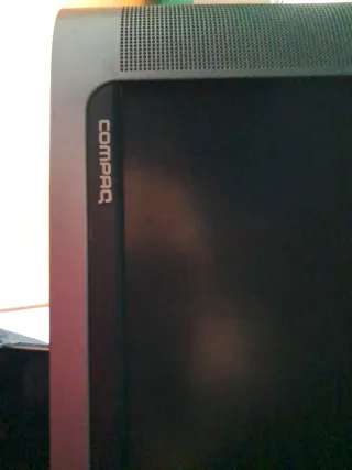 Pantalla Compaq Negra