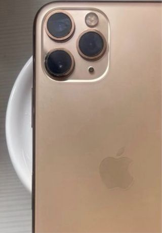 iPhone 11 Pro Oro con funda