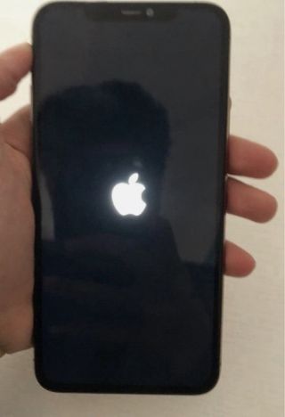 iPhone 11 Pro Oro con funda