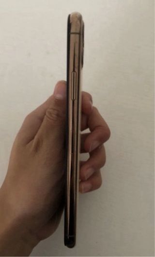 iPhone 11 Pro Oro con funda