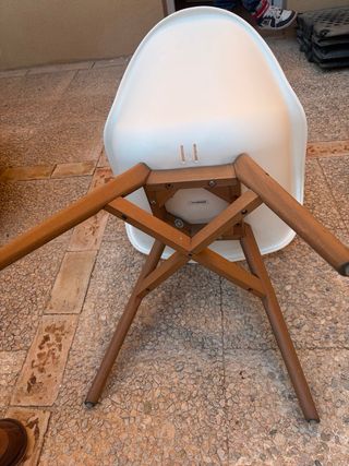 Silla Ikea blanca y madera