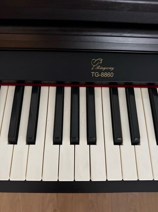 Piano Digital Ringway TG-8860 con Pedalera