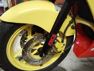 Kawasaki GPX 600 Roja y Amarilla