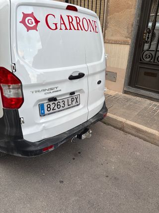 Furgón Ford transit courier cerrada
