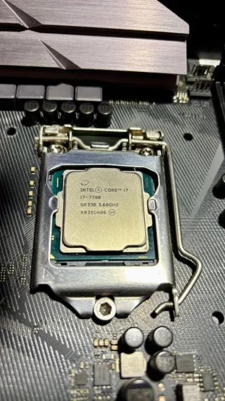Procesador i7-7700K + Placa Base ASUS Strix Z270F