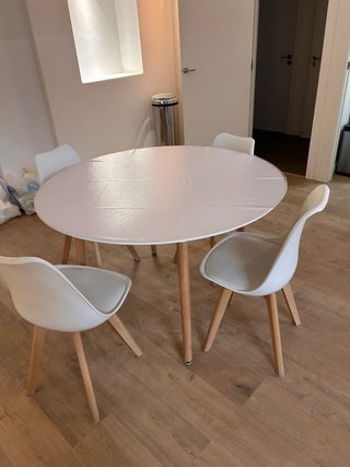 Mesa redonda comedor + 4 sillas