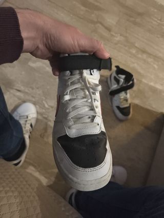 Zapatillas Nike Blancas y Negras