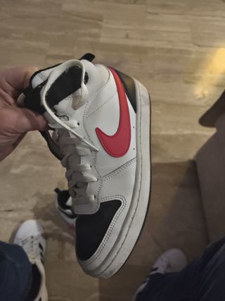 Zapatillas Nike Blancas y Negras