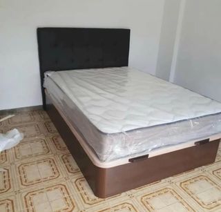 Canapé de tela y madera