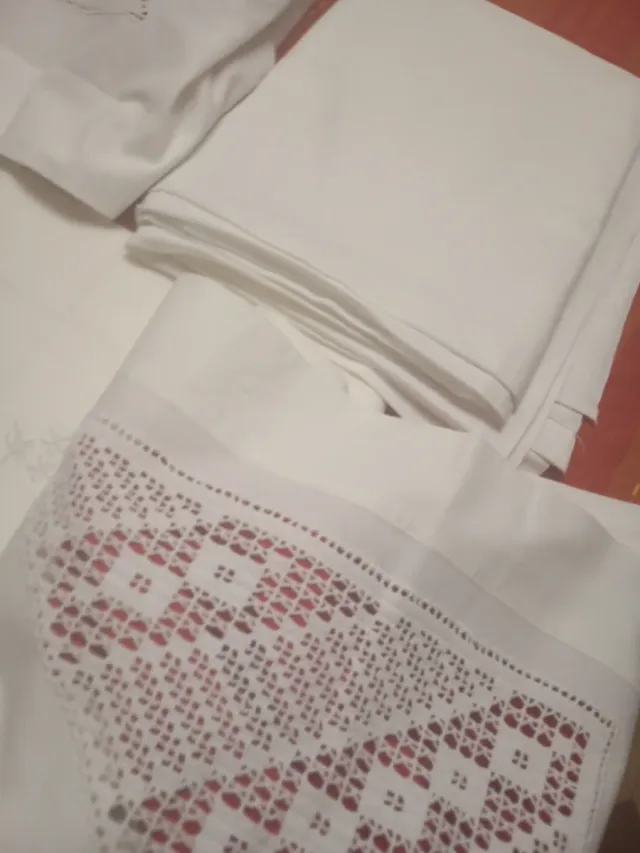 Juego de cama bordado a mano con encaje nuevo