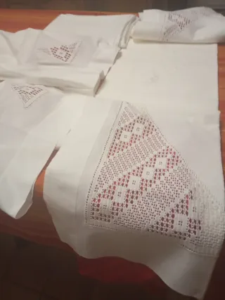 Juego de cama bordado a mano con encaje nuevo