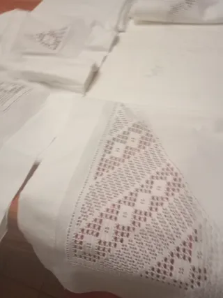 Juego de cama bordado a mano con encaje nuevo