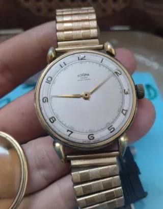Reloj Dogma Prima dorado
