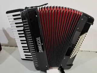 Acordeón Moreschi 72 Bajos