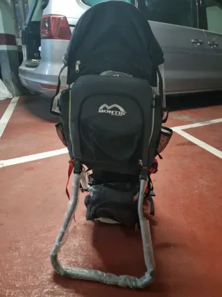 Mochila portabebés con capota