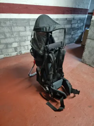 Mochila portabebés con capota