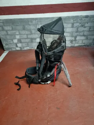 Mochila portabebés con capota