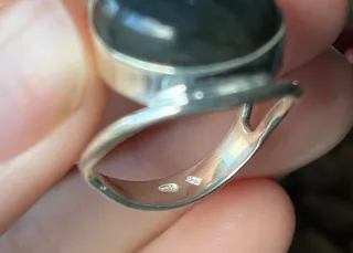 Robusto anillo de labradorita y plata 925