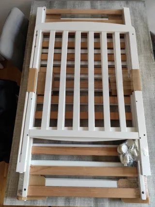 Cuna de bebé blanca