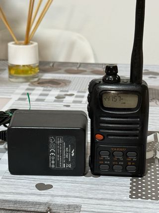 YAESU FT-40R UHF Walkie Talkie