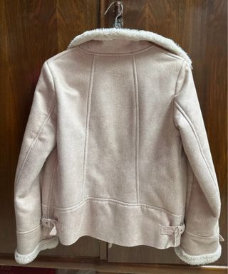 Cazadora de mujer rosa y blanca