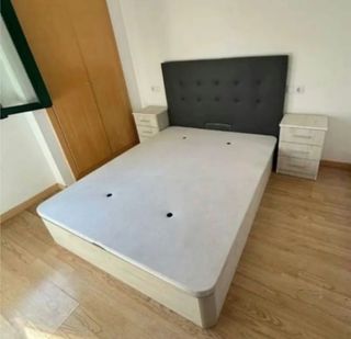 Canapé de tela y madera