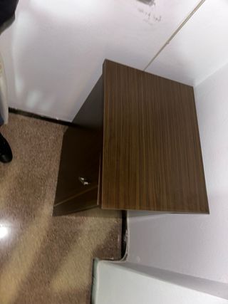 Máquina de coser Sigma 2000 con mueble integrado.