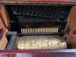 Organillo antiguo Faventia de manivela