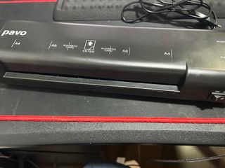 Pavo - Premium Plastificadora A4, Incluye 5 fundas