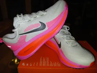 Nike Vomero 18  Rosa Blanco