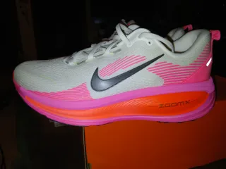 Nike Vomero 18  Rosa Blanco