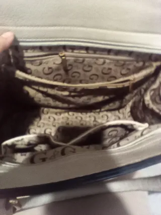 Bolso Guess Blanco y Dorado