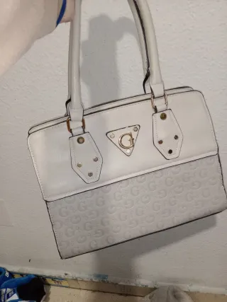 Bolso Guess Blanco y Dorado