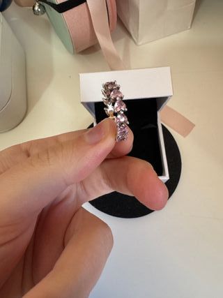 Anillo plateado concorazones rosas brillantes  925
