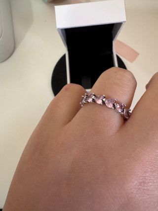 Anillo plateado concorazones rosas brillantes  925