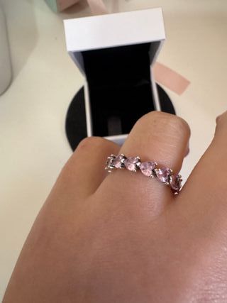 Anillo plateado concorazones rosas brillantes  925