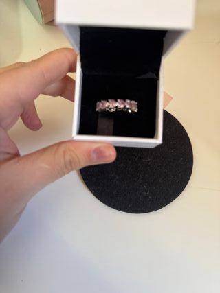 Anillo plateado concorazones rosas brillantes  925
