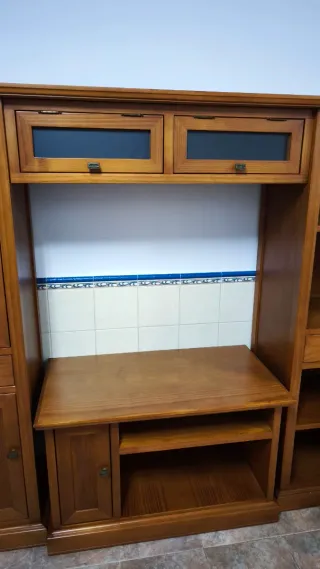 Mueble de salón madera y cristal