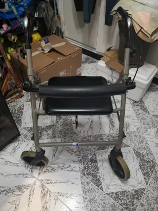 Andador para mayores con asiento