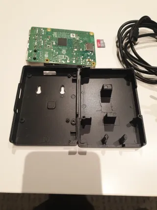 Raspberry Pi 3 B+ con carcasa negra