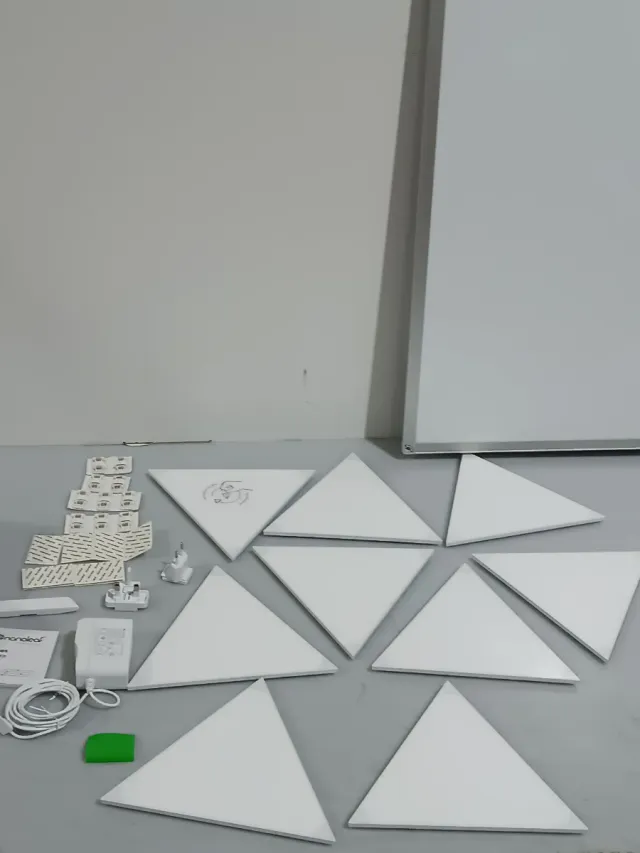 Kit de Triângulos Nanoleaf Shapes 9 peças G2Y9154
