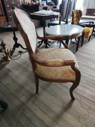 Sillón antiguo de madera en Galicia