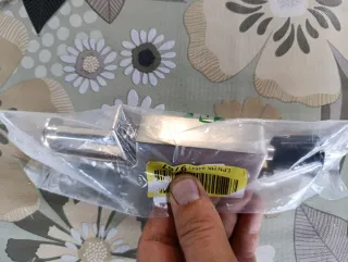 Ferma porta in metallo con viti