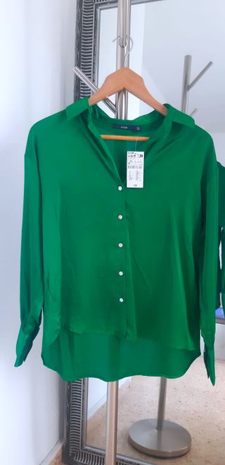 Camisa de satén. Kiabi. Nueva sin estrenar y con e