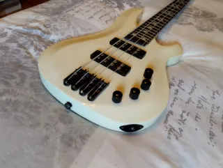 Bajo Harley Benton B450