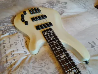 Bajo Harley Benton B450