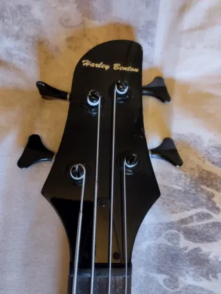 Bajo Harley Benton B450