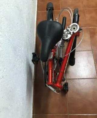 Bicicleta plegable roja