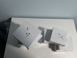 5 AirPods (4ª Gen) y 4 AirPods (3ª Gen)